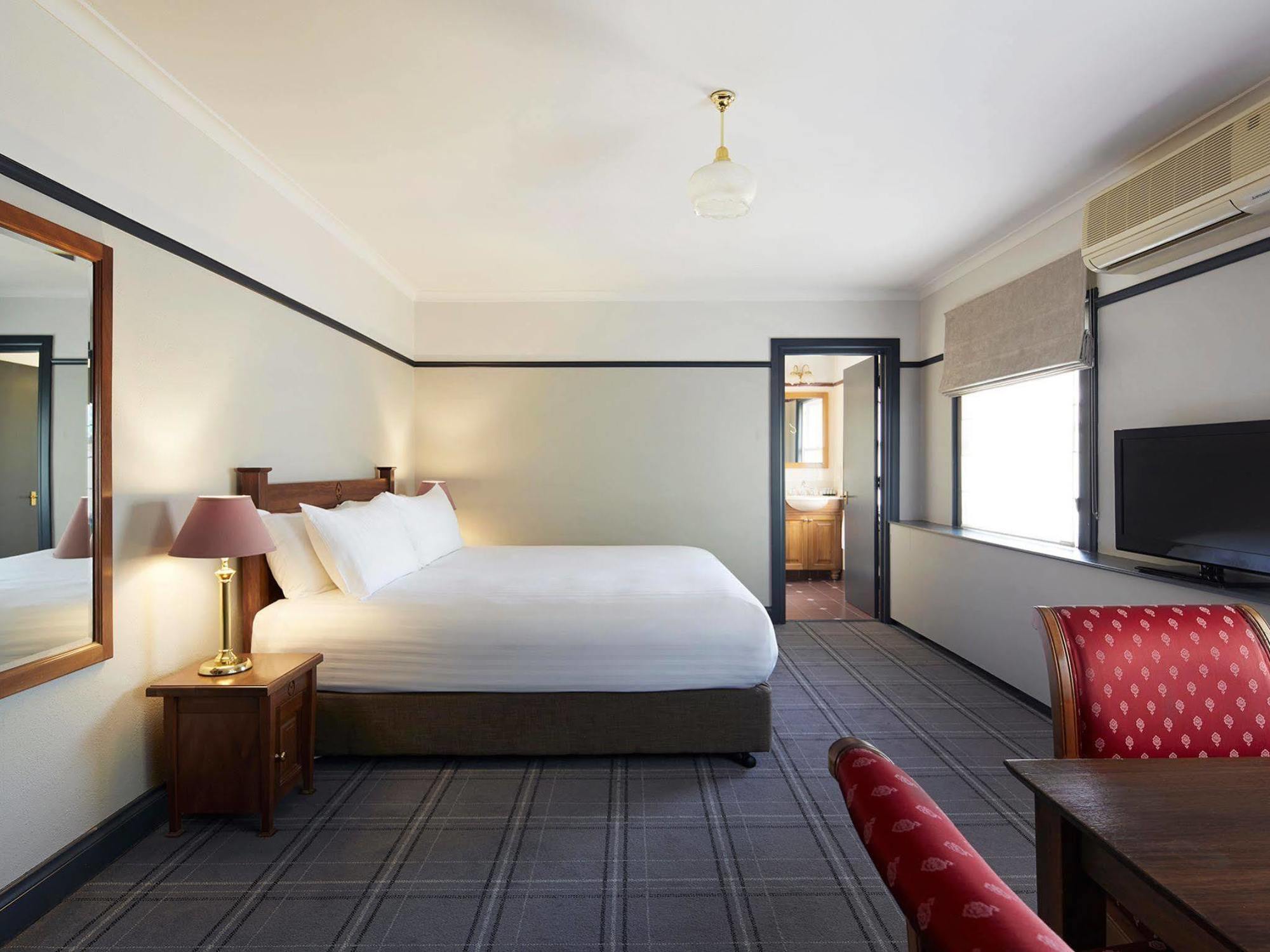 Brassey Hotel - Managed By Doma Hotels Canberra Esterno foto