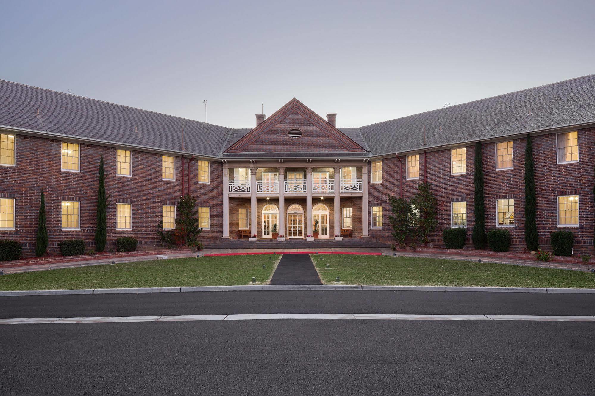 Brassey Hotel - Managed By Doma Hotels Canberra Esterno foto